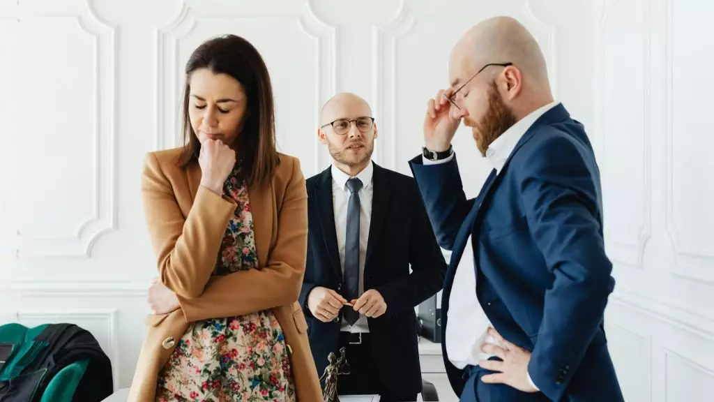 Finding the Best Divorce Lawyer/Attorney Near You in Massachusetts 9 couple going through divorce with best divorce lawyer present